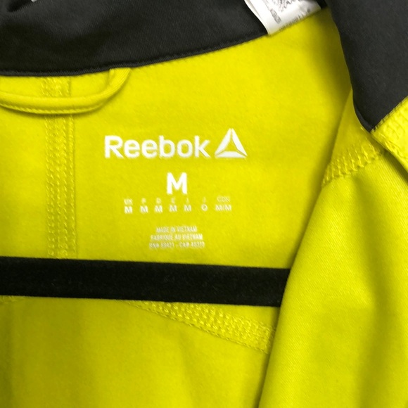 Half zip athletic long sleeve shirt - Picture 3 of 3